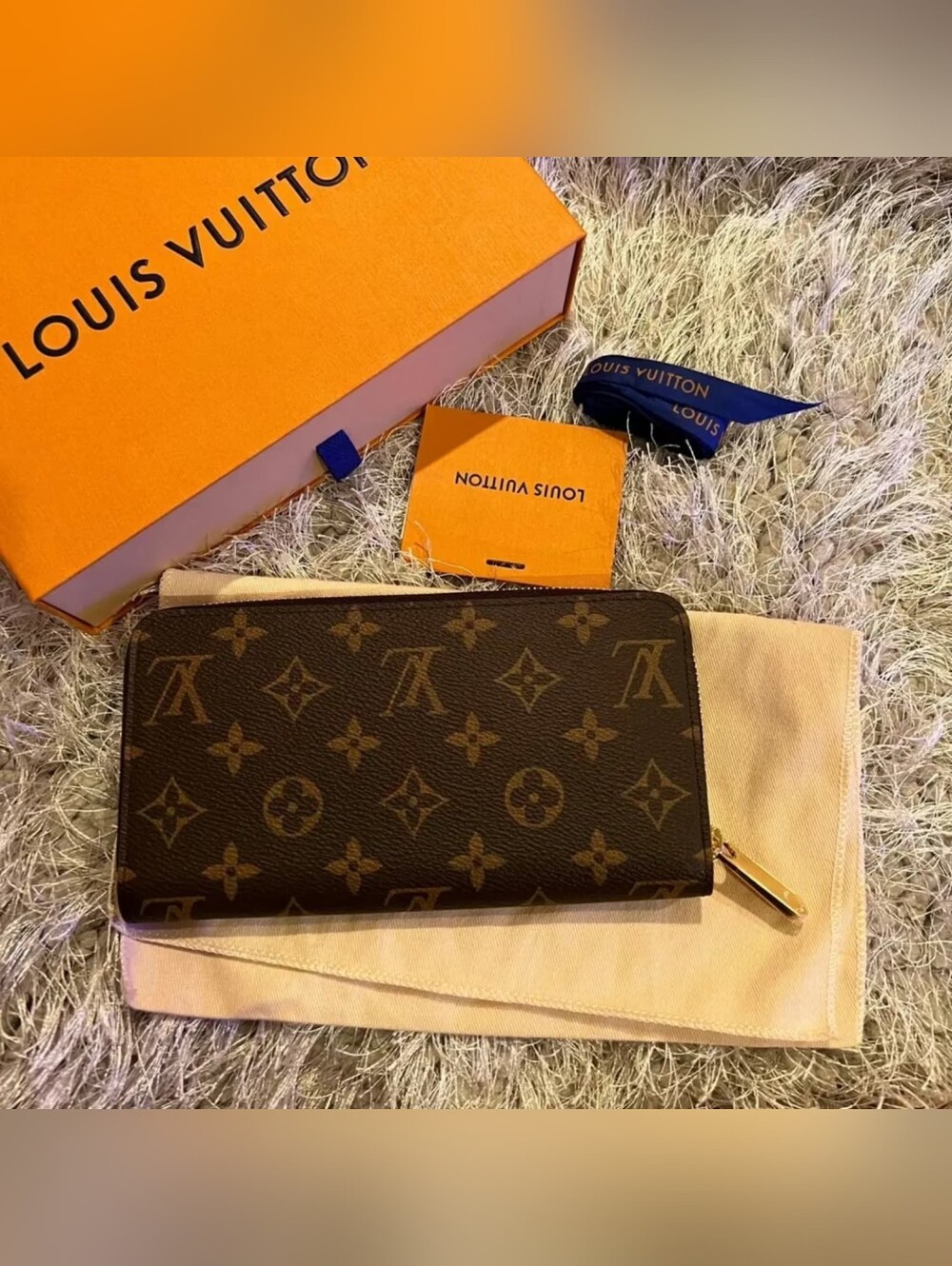 Louis Vuitton Monogram Zippy Wallet in Brown - Picture 2 of 7